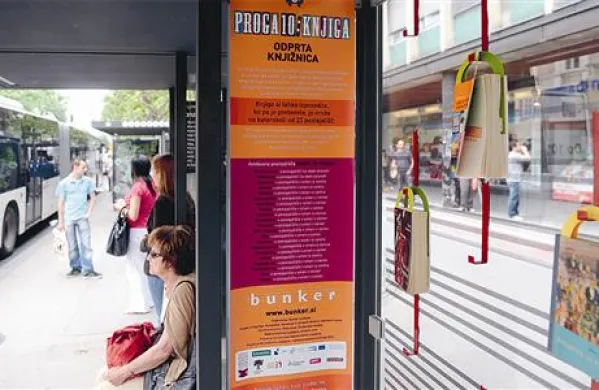 Če ne pridete vi h knjigam, bodo knjige k vam - knjige na avtobusni postaji v Ljubljani
