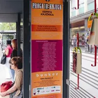 Če ne pridete vi h knjigam, bodo knjige k vam - knjige na avtobusni postaji v Ljubljani