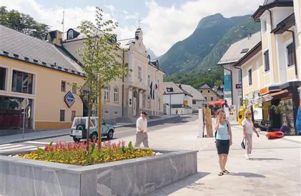 Prenova bovškega trga gre h koncu