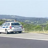 Trije mrtvi, za življenje četrtega se &scaron;e borijo
