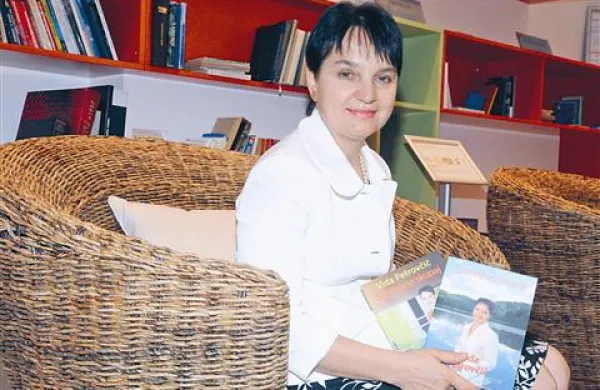 Vida Petrovčič z dvema od svojih štirih knjig o hujšanju, ki sta izšli pri založbi Orbis. “Rada pa bi ljudem povedala, da se da, in da to niso neka grozna odrekanja.”