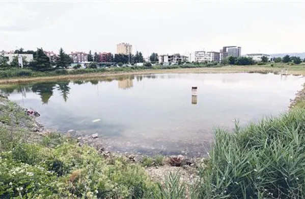 Kljub temu, da so novi lastniki zasuli gradbeno jamo, je Toncity znova postal Tonlake (jezero) 