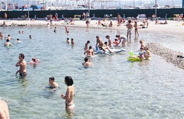 Si predstavljate, da vas oglobijo zaradi tega, ker ste na plaži zgradili peščeni grad? 