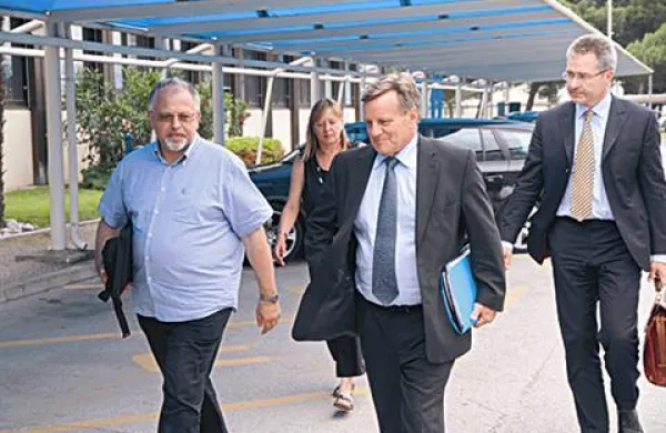Sindikati od vlade pričakujejo odslovitev Mehdorna