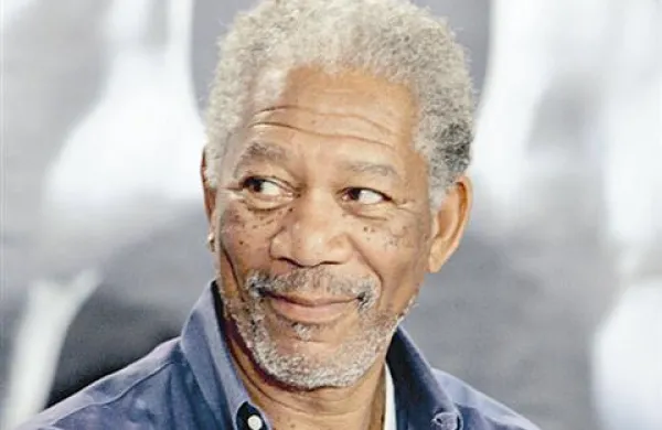 Morgan Freeman je prejel oskarja leta 2005 za stransko vlogo v Eastwoodovem filmu Punčka za milijon dolarjev