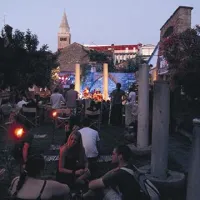 Na otvoritvi festivala Jeff navdu&scaron;ili zasedbi Ahimsa in Kishna