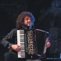 Na otvoritvi festivala Jeff navdu&scaron;ili zasedbi Ahimsa in Kishna