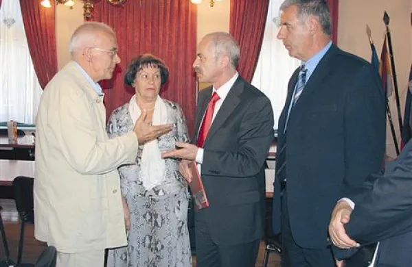Alfred Kobal, Viktorija Gorjup, Ivan Eržen in Marko Hvala o odpravi posledic rudarjenja na zdravje Idrijčanov 