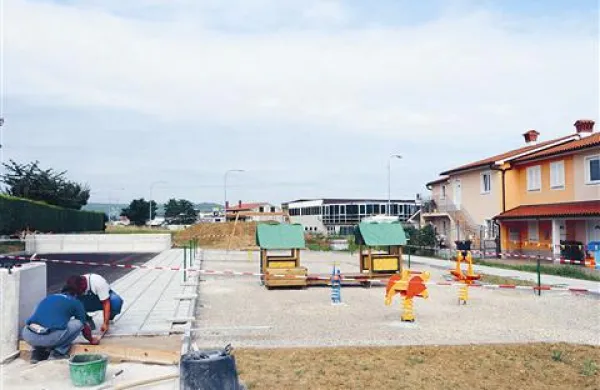 Novo otro&scaron;ko igri&scaron;če in balini&scaron;če