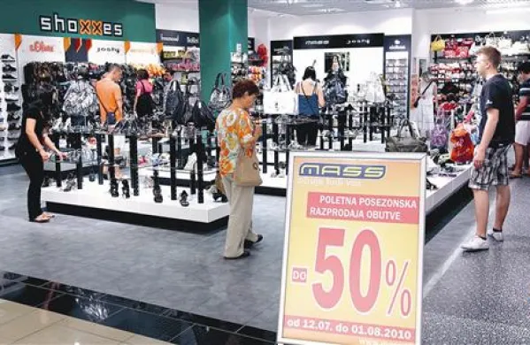 V koprskih trgovinah z obutvijo ni bilo opaziti gneče  