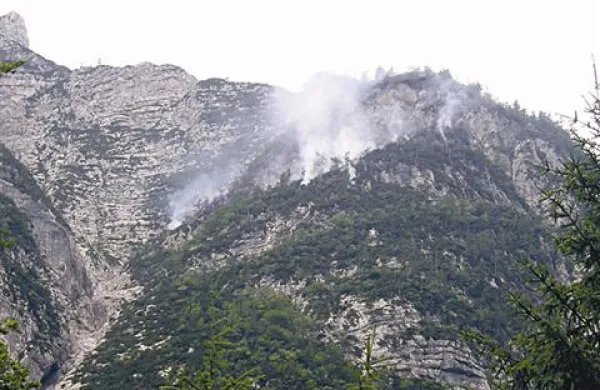 Tako je pred nekaj leti gorelo na pobočju Golobarja.