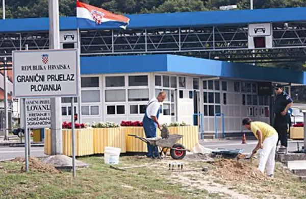 Sporna pot, ki buri slovensko-hrvaške zunanje politične odnose
