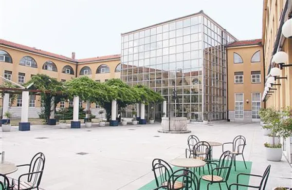 Hotel Klub je sedaj zaprt, po 30 letih nujno potrebuje prvo prenovo