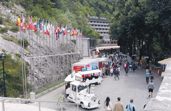 Družba Turizem Kras, ki upravlja tudi s Postojnsko jamo, prehaja v roke Marjana Batagelja 
