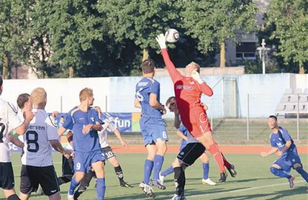 Po tem posnetku sodeč so imeli na novogoriškem stadionu probleme gostje (v rdečem je danski vratar), a ni bilo tako. Napredovanje sicer ni nemogoče, bo pa izjemno težkno nadoknaditi zaostanek teh zadetkov.