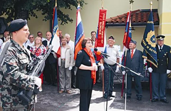 Obrambna ministrica  Ljubica Jelušič je v Rodiku  izpostavila pomen negovanja spomina na padle za svobodo