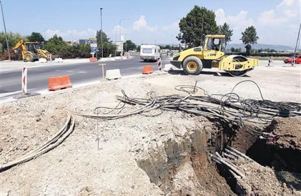 V prihodnjih tednih bodo promet pri pokopališču v Škocjanu usmerili na novo krožišče  