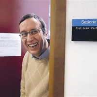 Ivan Verč na vratih svojega kabineta v stavbi Narodnega doma