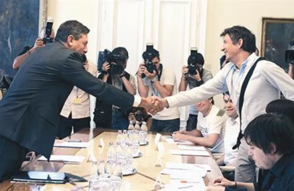 Pahor in novinarji so dosegli dogovor, a dileme ostajajo