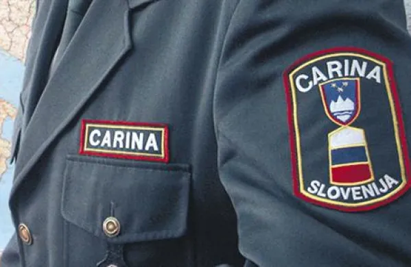Carinik sodeloval pri tihotapljenju?