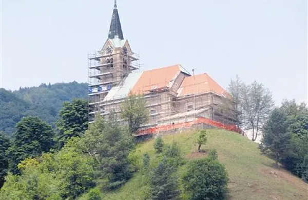  Vrsto let odlagana popotresna statična obnova cerkve sv. Antona gre h koncu 