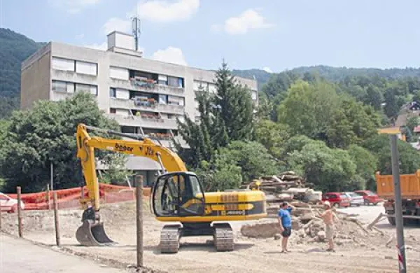 Dela naj bi v celoti sklenili do poletja leta 2012