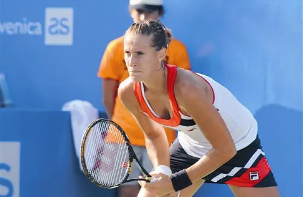 Polona Hercog je v “dvoboju generacij”, kot so ga poimenovali novinarji, zdaj tudi uradno prevzela žezlo prve dame slovenskega tenisa