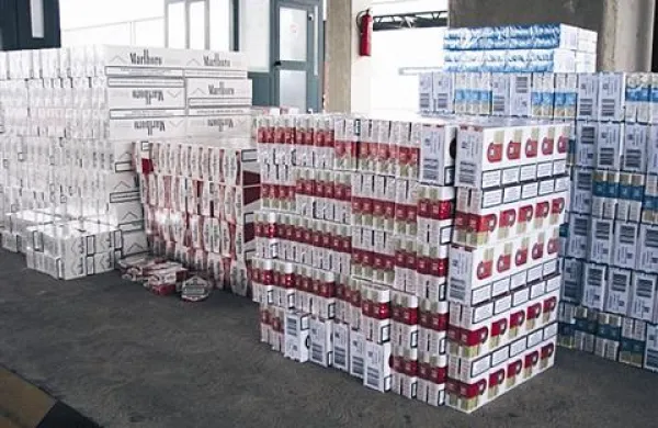 Cigarete, ki bi jih morali razrezati, naj bi se znašle na slovenskem črnem trgu