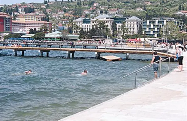 Turiste še vedno priteguje naša obala