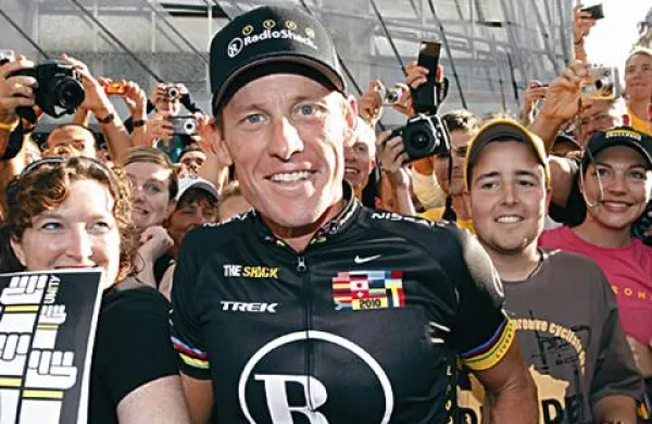 Lance Armstrong se še ni izjasnil, kaj predčasna prekinitev sezone pomeni za nadaljevanje njegove kolesarske kariere