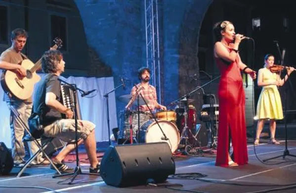 Katja Šulc z odlično spremljevalno zasedbo uveljavljenih glasbenikov