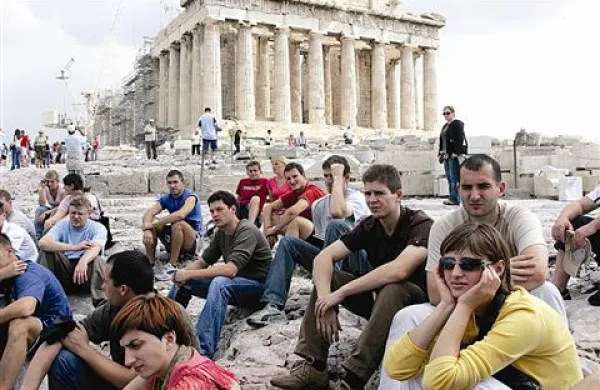 Letošnje “vroče” grško poletje bo od turistov zahtevalo malce več potrpljenja