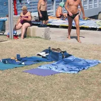 Torba brez nadzora je na kopališču prava vaba za nepridiprave