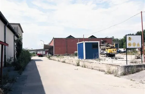 Kemiplasov lastnik   prodaja zemljišče, na katerem sta delovala obrata Polikolor in Mehčala