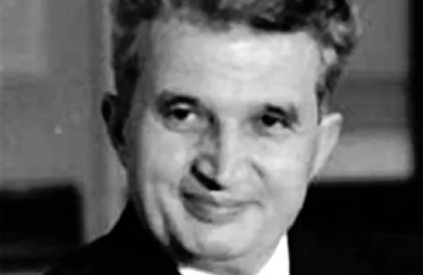  Ceauşescu je bil obsojen na hitrem sodišču ter bil skupaj z ženo Eleno Ceauşescu usmrčen na božični dan leta 1989