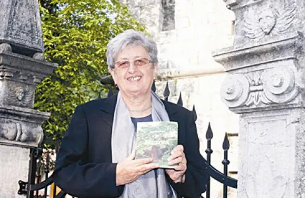 Pesni&scaron;ko zbirko je navdihnila murva