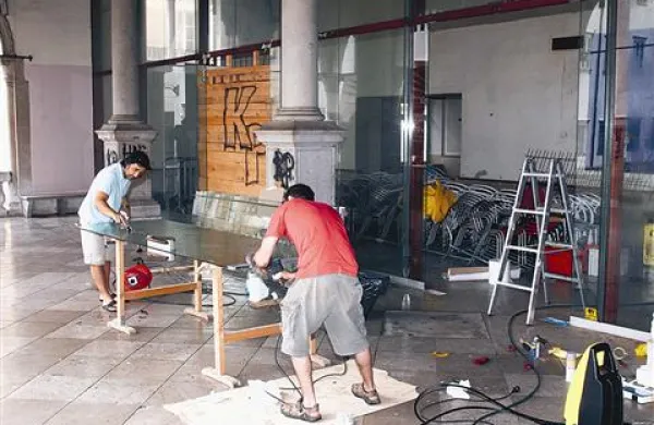Loggia: In vendar se premika ...