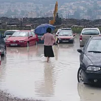 Voda poplavlja parkiri&scaron;ča