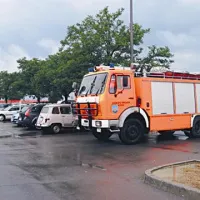 Voda poplavlja parkiri&scaron;ča