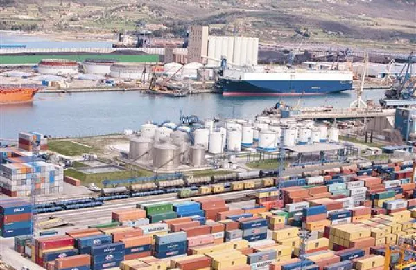 Koprsko pristanišče že nekaj let omenjajo kot možno slovensko lokacijo za plinski terminal