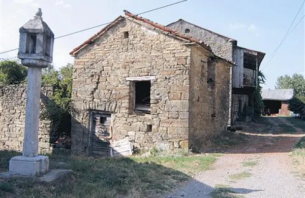 Obdavčene bodo vse nepremičnine, višina davka pa bo odvisna od njihove vrednosti, ki jo bo do jeseni lastnikom nepremičnin sporočila geodetska uprava 