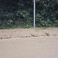 Voda je segala celo meter visoko