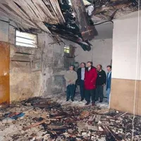 Pogled na notranjost doma je bil leta 2004 grozljiv. Stanje danes ni veliko boljše.