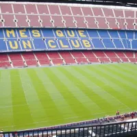  Napis na velikanskem stadionu: “Več kot le klub”