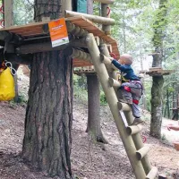 V pustolovskem parku je najlažja in najnižja proga namenjena otrokom,  starim vsaj štiri leta