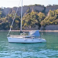 Po številnih opozorilih, da je sidranje v Mesečevem zalivu prepovedano, nekateri za takšno pravilo prvič slišijo