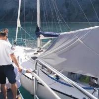 Med rednimi nadzori na morju preverjajo  dokumente morjeplovcev in plovil