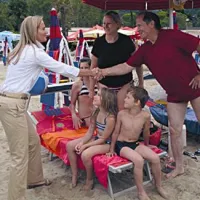 Kresalova obiskala plažo in vozila policijski čoln