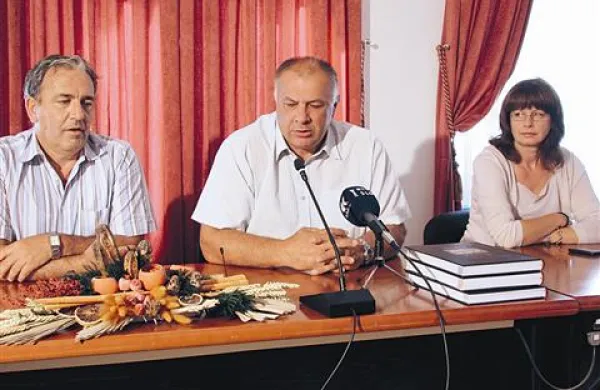 Razplet so pojasnili - z leve: Bojan Režun, Bojan Sever in Maja Majnik