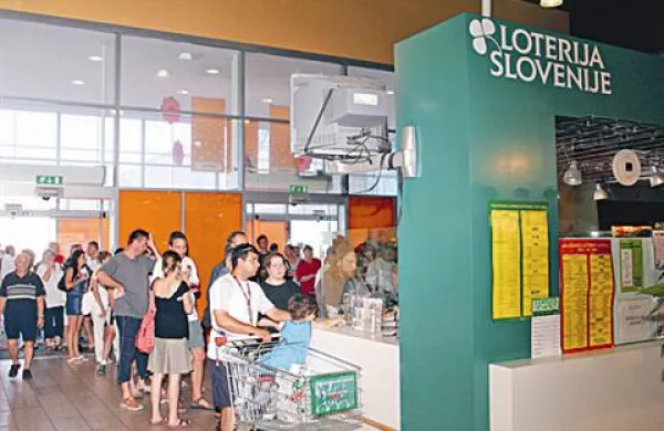 Loto je med Slovenci še vedno najbolj priljubljena igra na srečo